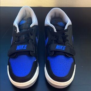 Nike Kids Black and Royal Blue Sneakers